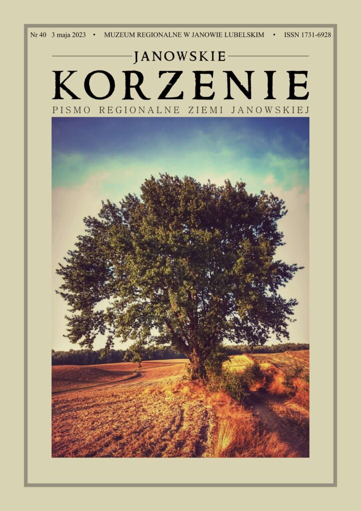 Drzewo o gęstej zielonej koronie na polu z suchą, jasnobrązową trawą pod niebieskim niebem.